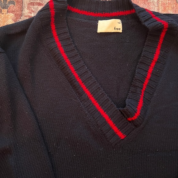 Aritzia Wilfred V Neck sweater - Picture 2 of 3